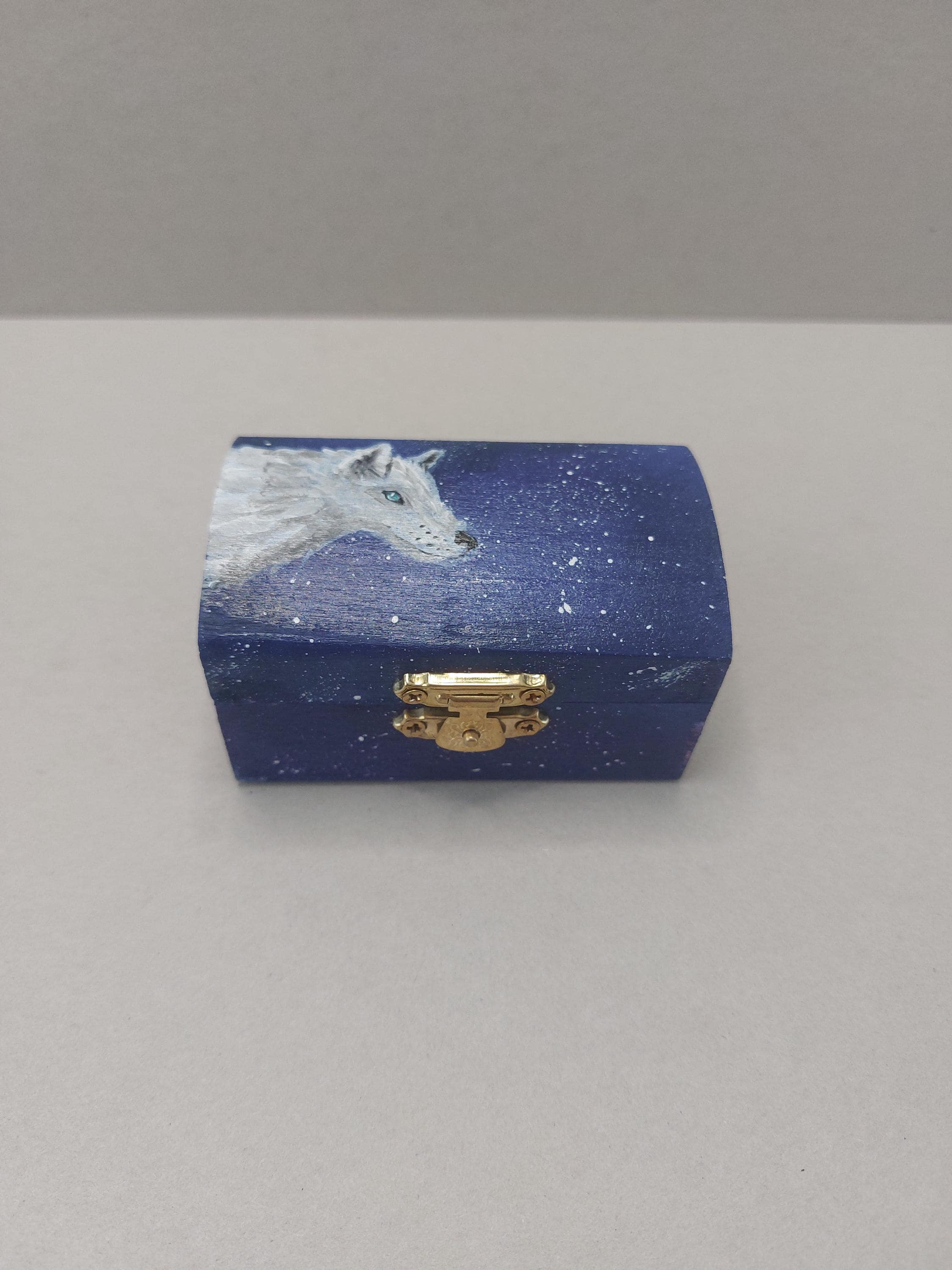 Hand‑Painted Wooden Trinket Box • Wolf Night Sky Keepsake Box • Small Jewellery Storage • Whimsical Gift for Nature Lovers